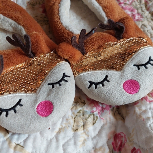 Cute Reindeer Slippers - Picture 3 of 6
